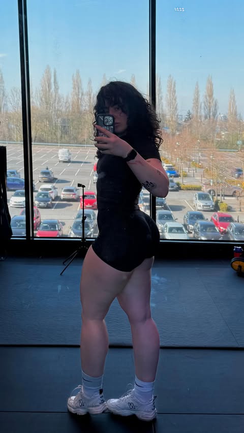 Instagram post by @juicyjessica_xx for Vanquish Fitness. Caption reads: My top booty growth exercises 💅 @ehplabs_uk dc....