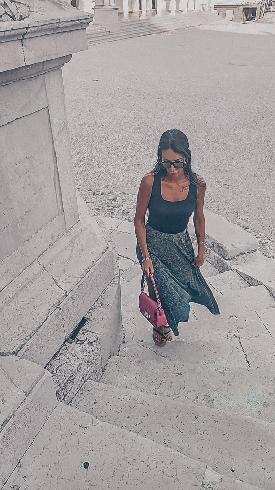 Instagram post by @glo90ry for PINKO. Caption reads: Che ne dite del #look di oggi?
Gonna....