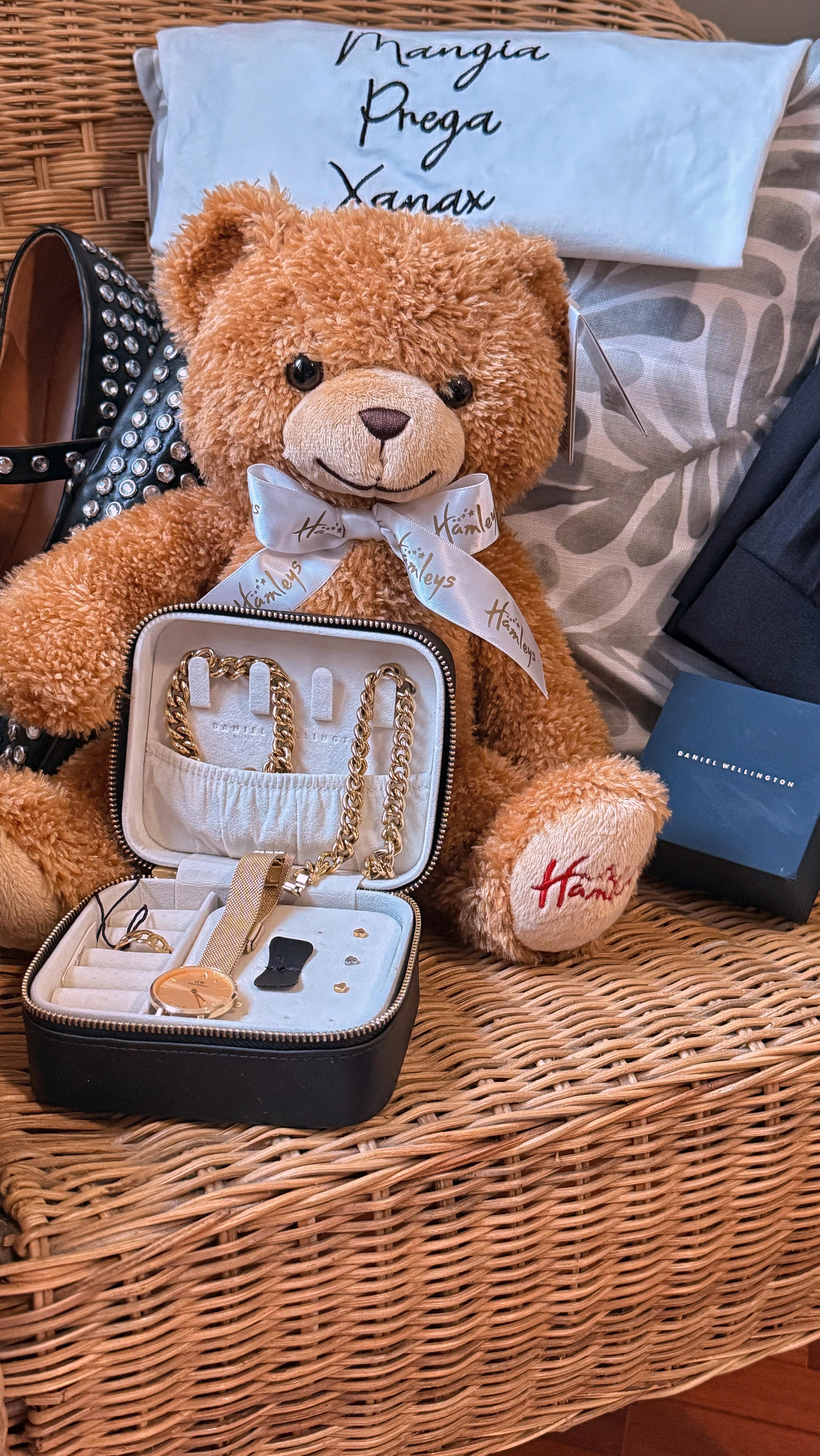 Instagram post by @ladyessegici for Brandbassador. Caption reads: Back to work GRWM and @danielwellington I love DW....