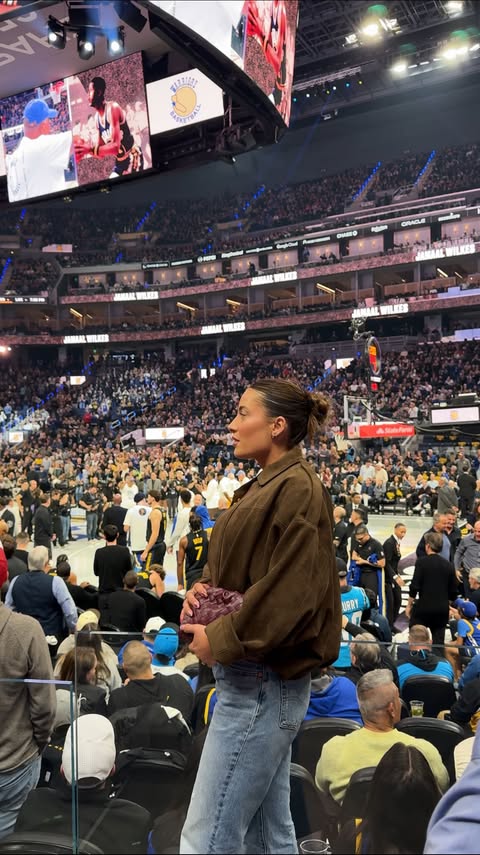 Instagram post by @hauskris for Anthropologie. Caption reads: comment LINK and I’ll dm you links to everything!....