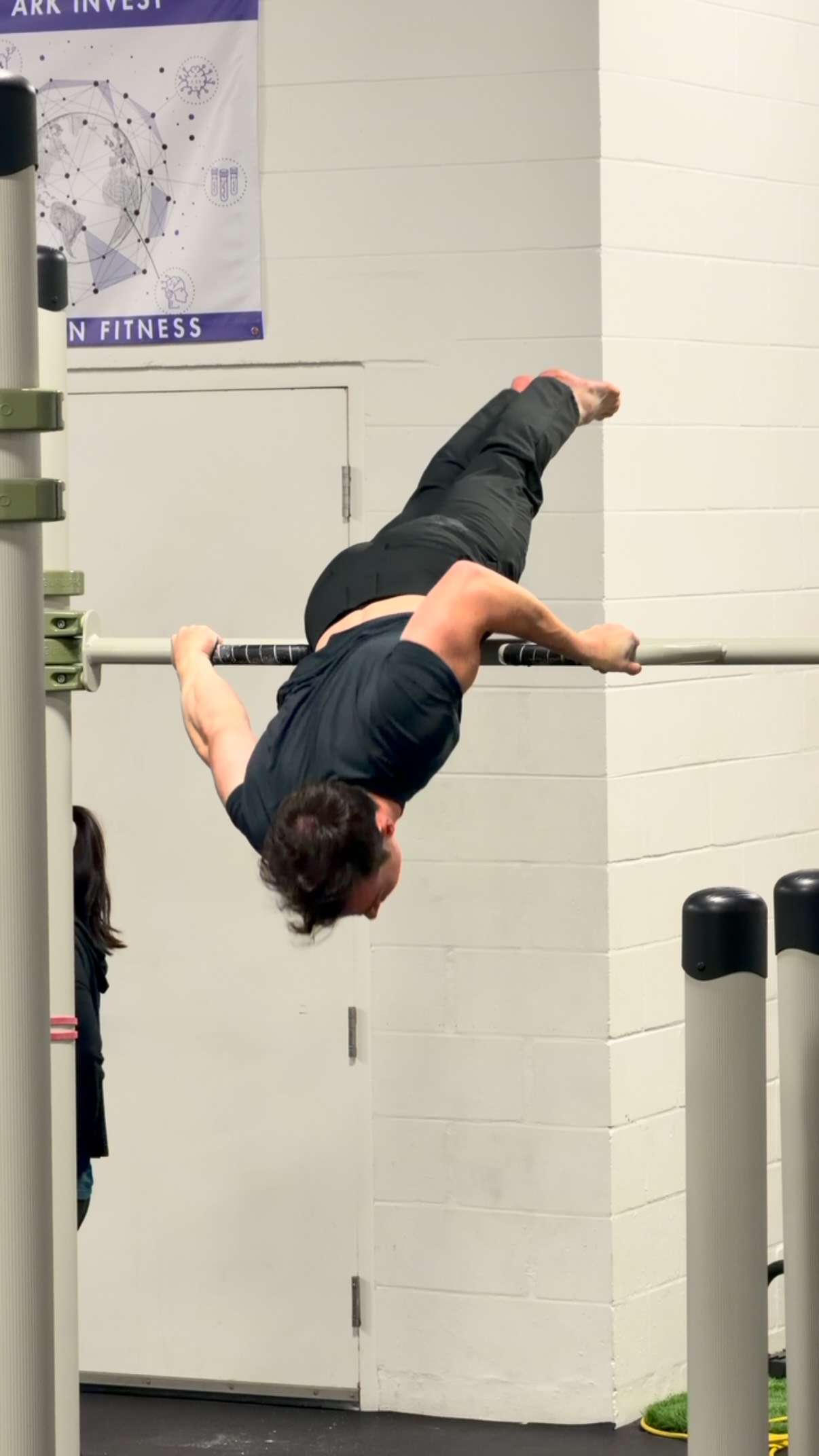 Instagram post by @yocalisthenics for Jack Archer. Caption reads: [...] arm is working harder?

@jack.archer....