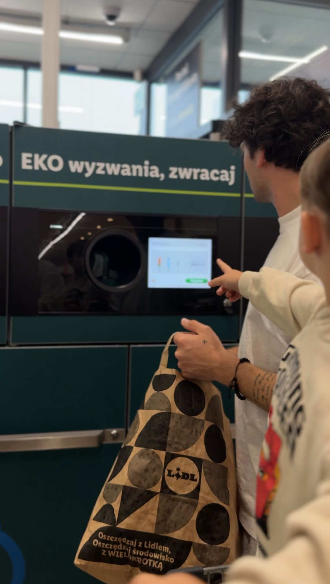 TikTok post by @olaztheslings for Lidl Polska. Caption reads: #reklama @Lidl Polska 
 Jak robiąc zakupy w Lidlu,....