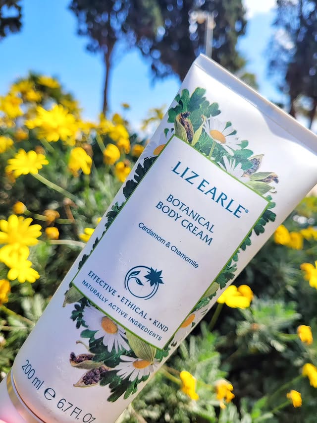 Instagram post by an influencer for Liz Earle Beauty Co.. Caption reads: [...] #CleansingCollective #LizEarleBeautyCo....