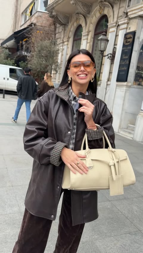 Instagram post by an influencer for Beauty Omelette. Caption reads: [...] Belt @massimodutti Boots @beautyomelette Bag....