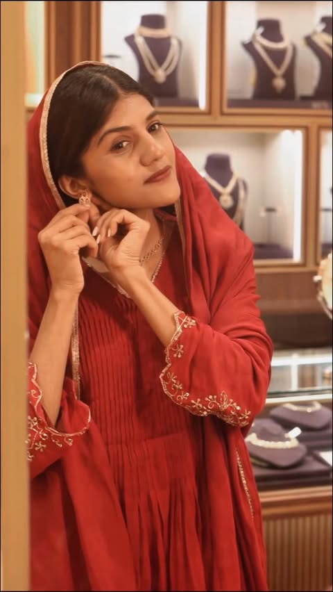 Instagram post by @zuh_anaa for Malabar Gold and Diamonds. Caption reads: [...] destination just got bigger ✨ Malabar Gold....