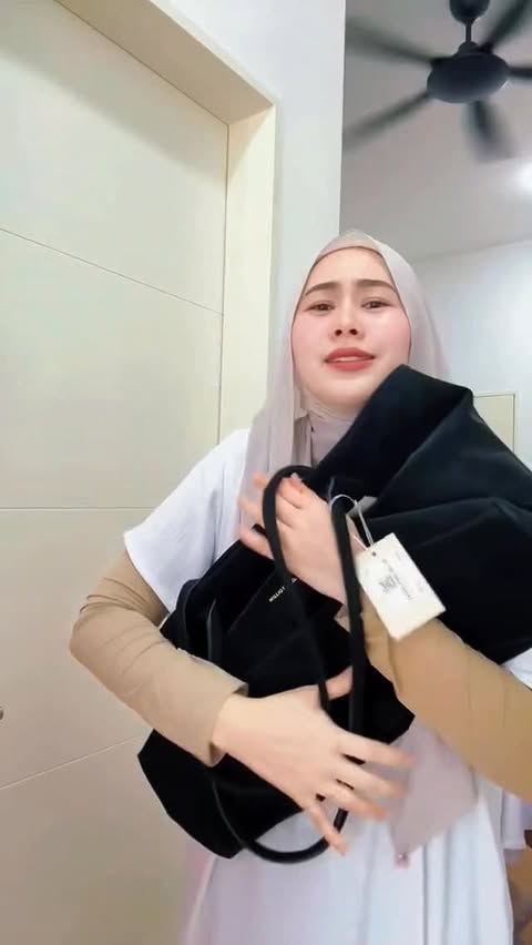 Instagram post by @drfietawfek for Shopee Malaysia. Caption reads: Menarik jugak my shopee grab this week! Love love....
