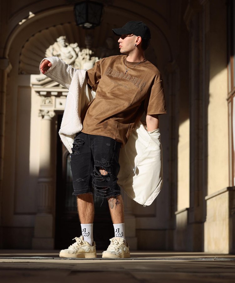 Instagram post by @justinmichaeel for Trendhim. Caption reads: Imi place vibe u🔆.