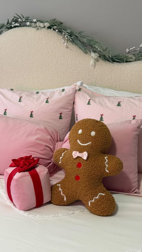 Instagram post by @kate_cleanhome for Levoit. Caption reads: Holiday decorating made simple 🤍 The LEVOIT AERO....