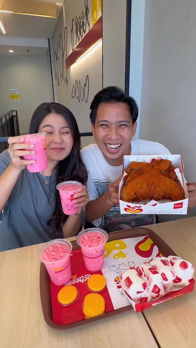 Instagram post by @bukumenujabodetabek for Food In Hands. Caption reads: MAKAN SEPUASNYA cuma Rp29 RIBU?! 😱🔥 1 AYAM utuh....