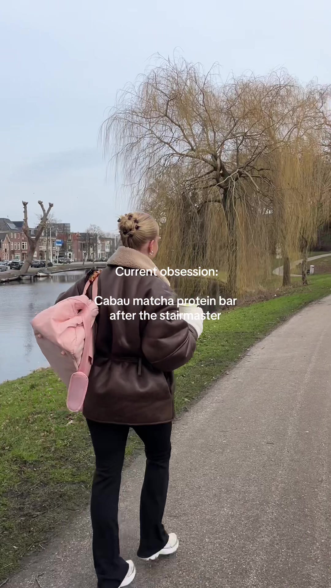 TikTok post by @frederiquevan.sprang for Cabau Lifestyle. Caption reads: [...] obsessie zonder de stairmaster😋 @Cabau....