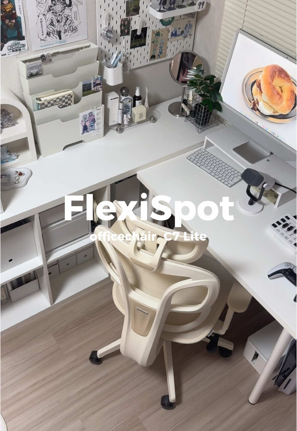 TikTok post by @muginc018 for FlexiSpot.JP. Caption reads: 　myroom × FlexiSpot  🛋  FlexiSpot....