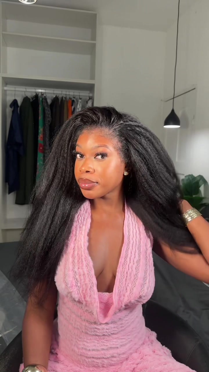 TikTok post by @sena__v for Ashimary Hair. Caption reads: Une pp très adaptée à notre combat @Ashimary Hair....