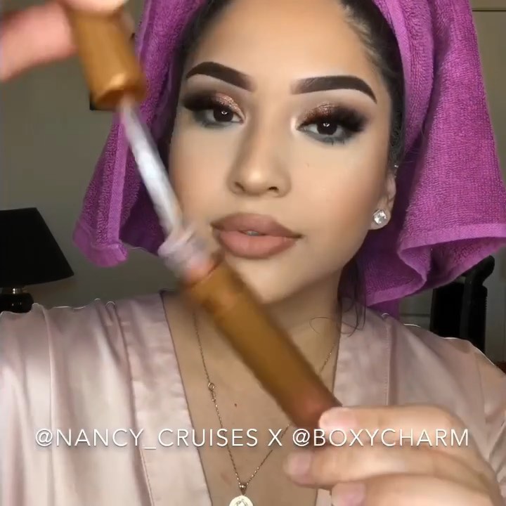 Instagram post by an influencer for Alamar Cosmetics. Caption reads: [...] Gel Liner “Forest Green” @alamarcosmetics....