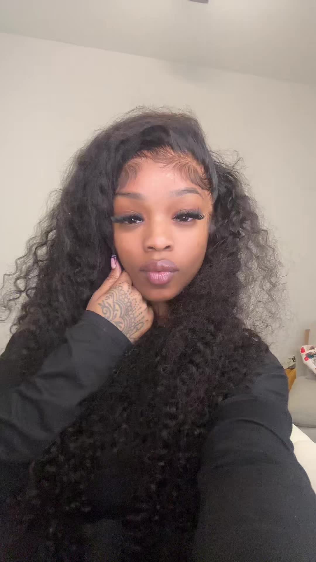 TikTok post by @wh0.nia for Cynosure Hair. Caption reads: Hair from @cynosurehairofficial 🤎.