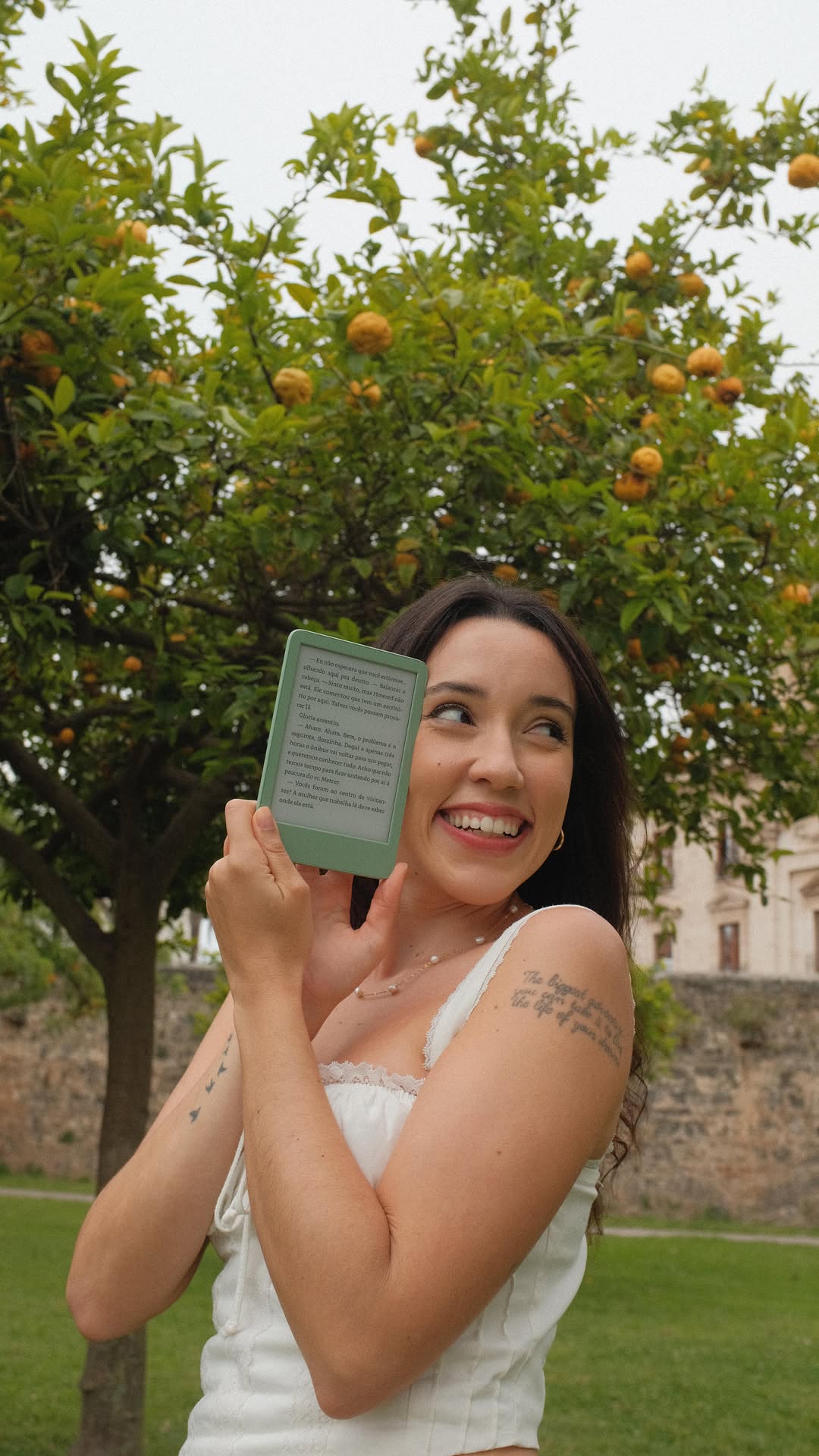Instagram post by @brunavieira for Amazon Brasil. Caption reads: Esse foi o mês que eu fiquei mais offline nos....