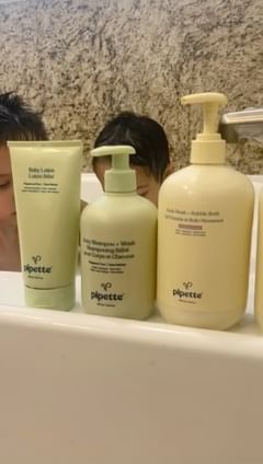 Instagram post by @lynda_09 for Pipette. Caption reads: [...] 🧼 🫧 bubble bath! We partner up with....