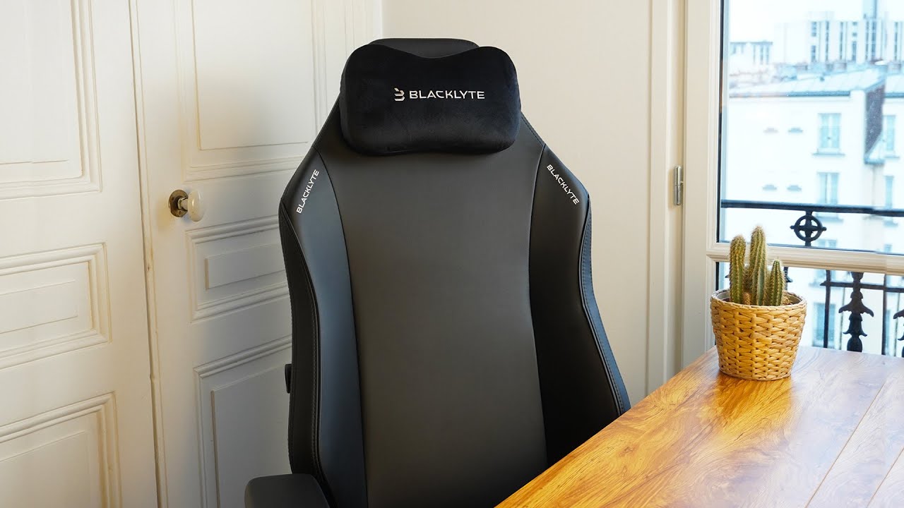 YouTube post by @JxLeSlimeRouge for Blacklyte. Caption reads: [...] stylish and comfortable gaming chair?!....