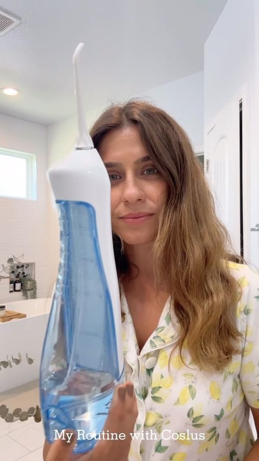 Instagram post by @isik.reyhann for COSLUS. Caption reads: [...] loving my new water dental flosser from....