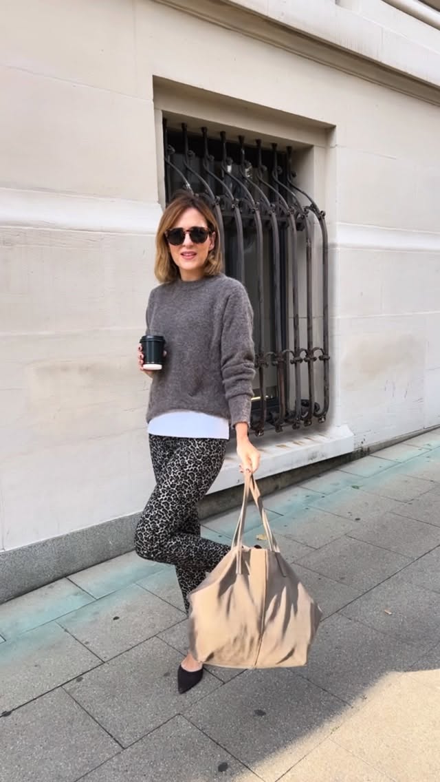 Instagram post by @miscositasdemodas for Sezane. Caption reads: Un combo que me gusta, leopardo con....