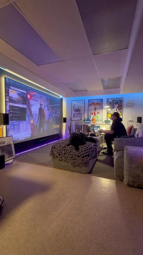 Instagram post by @make.one.studio for RayNeo. Caption reads: [...] AR/XR glasses 😎 I’ve been testing the....