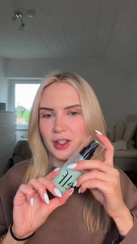 Instagram post by @elinaxkrs for CATRICE Cosmetics. Caption reads: Nächstes Mal nur mit Drogerie? 👀❤️ a n ze i ge....