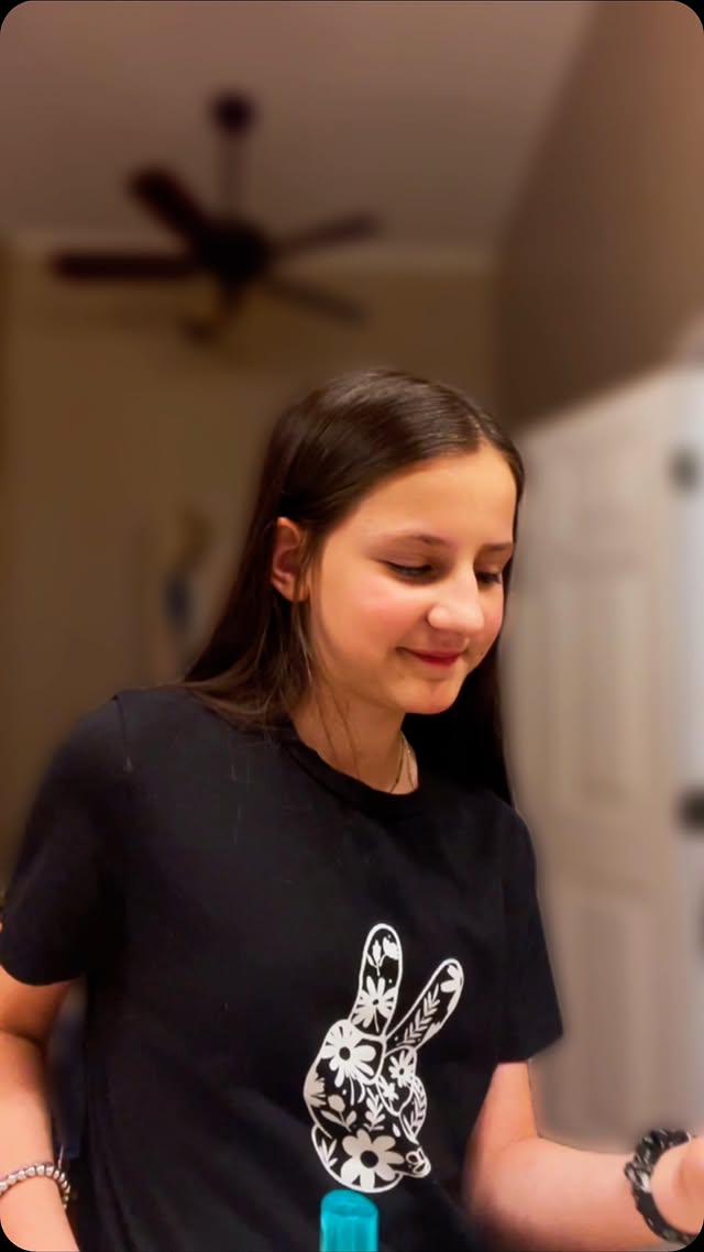 Instagram post by @sincerely_jacque for Après Beauty. Caption reads: Teaching skin care is important. With @apresbeauty....