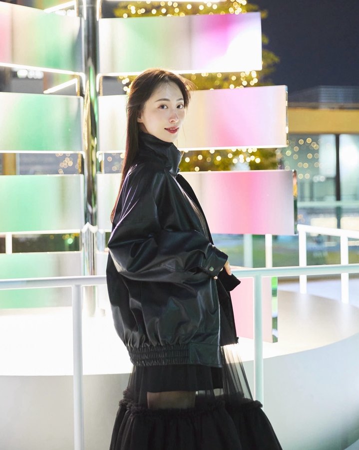 Instagram post by @nana.tokuse for GINZA SIX. Caption reads: GINZA SIX Rooftop Star Skating [...].