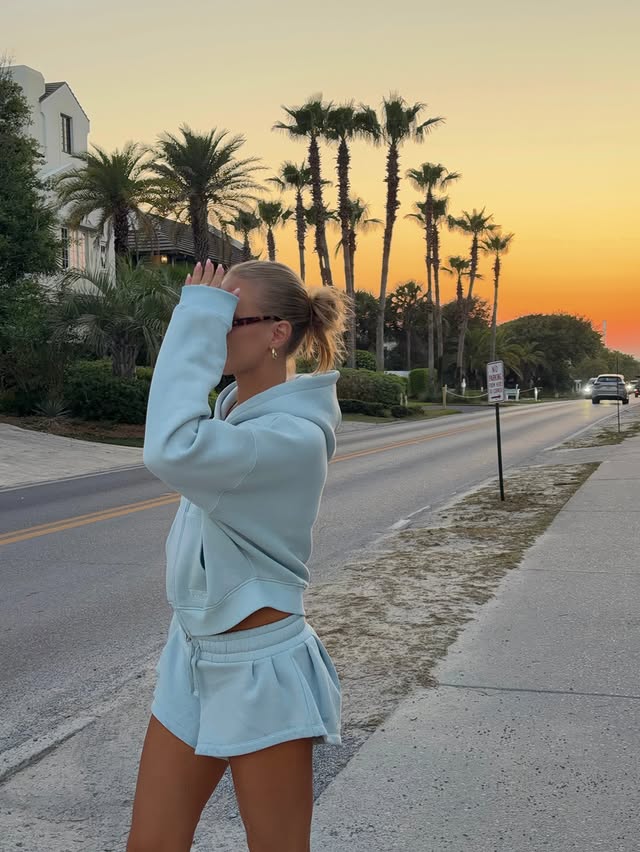 Instagram post by @barbarakristoffersen for Bo+Tee. Caption reads: annonce - florida days + sweet escape fits =....