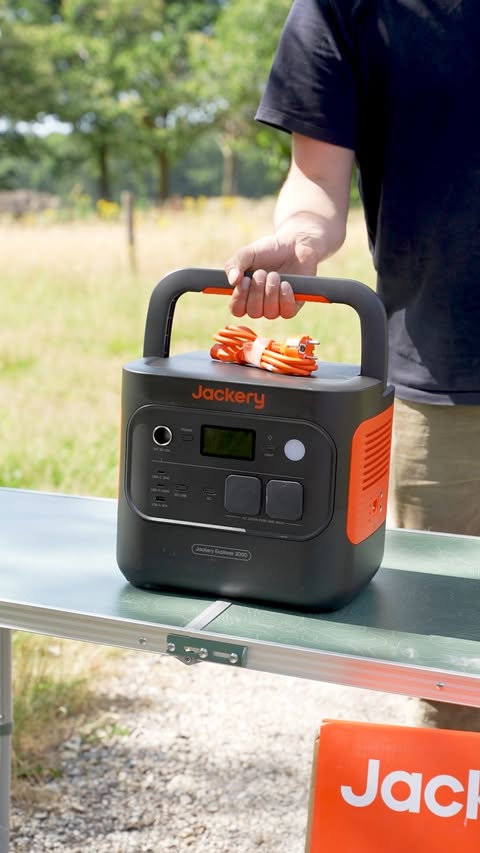 Instagram post by @unboxingproducts for Jackery. Caption reads: Jackery Explorer 2000 v2 + SolarSaga 100W The....
