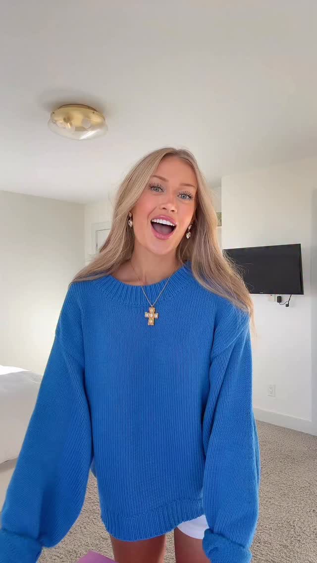 Instagram post by @zoehonsinger for LANEIGE. Caption reads: unbox @laneigeca holiday pr with me!!!

#laneige....