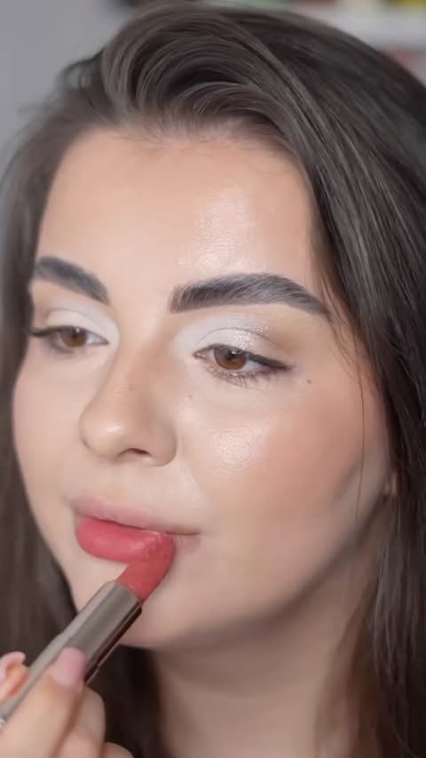 Instagram post by @julia__hauls for Florasis. Caption reads: This lipstick 🥹🫶🏻 @florasis.official . . .....