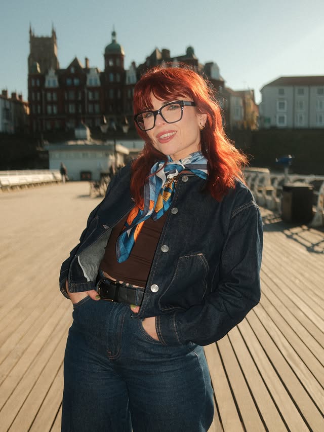 Instagram post by @helenanderz for Specsavers. Caption reads: [...] @eltonjohneyewear entered the room at....