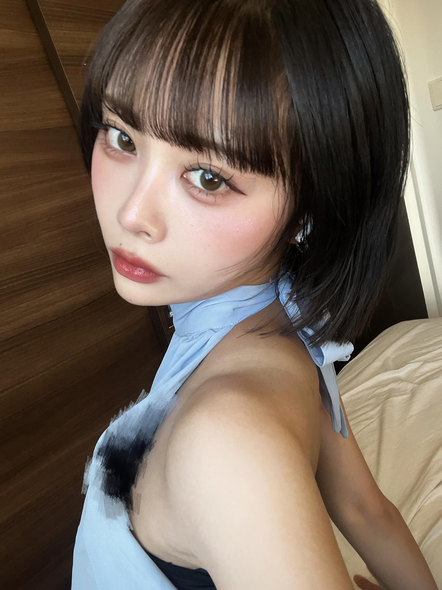 Instagram post by @_ma._.96_ for Daisy Doll by Mary Quant. Caption reads: 最近チーク変えただけでメイクの仕上がりが全然違う気がする🥹💓
このパウダーブラッシュ、細かいパー....