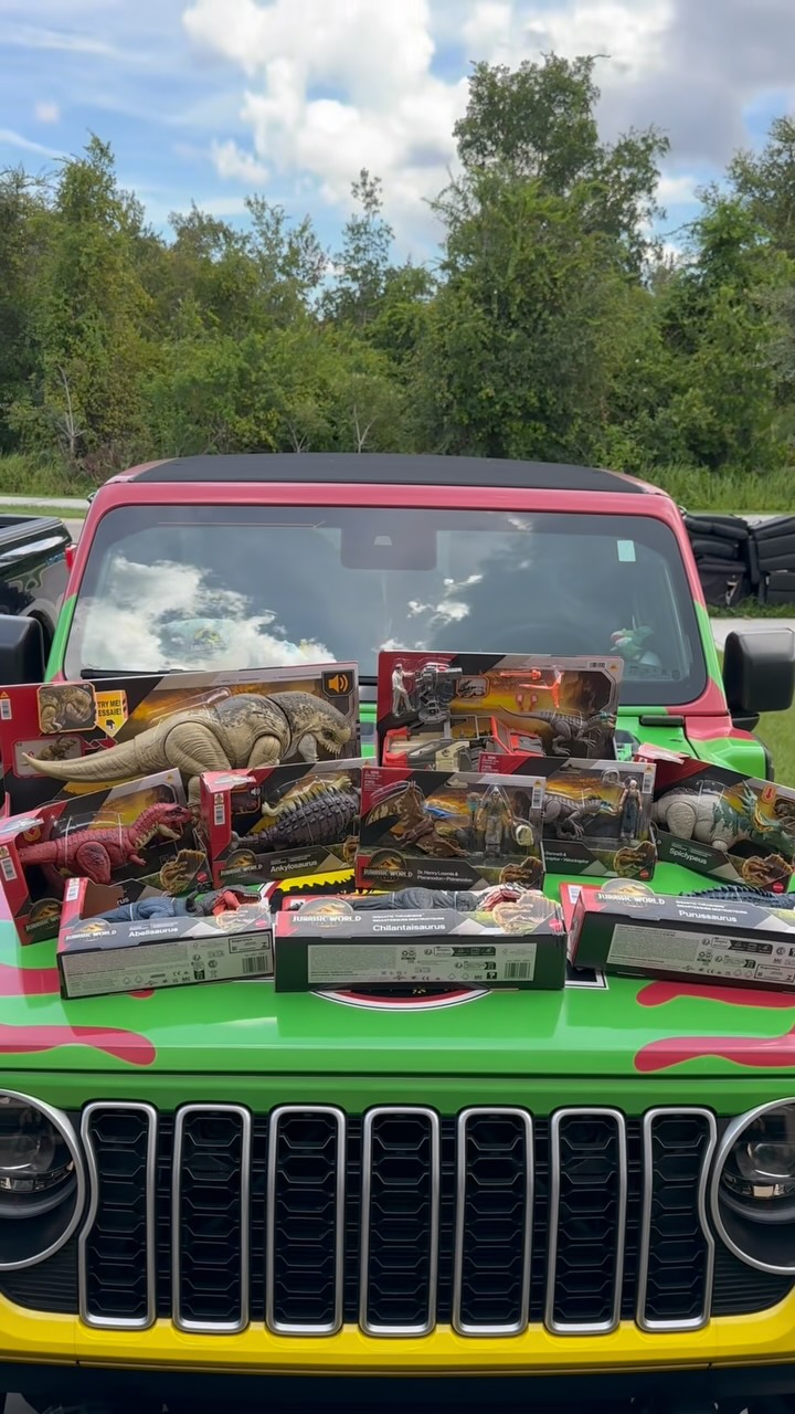 Instagram post by @battydino for Entertainment Earth. Caption reads: A DINO sized thank you to @entearth for sending....