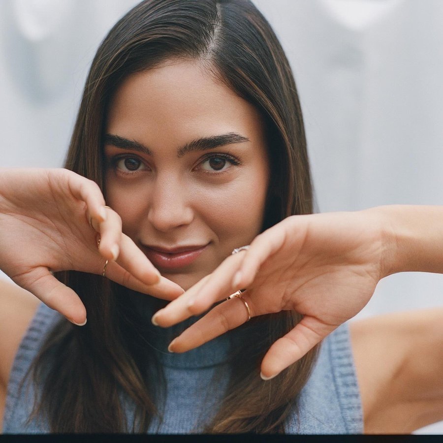 Instagram post by @melissabarreram for Into The Gloss. Caption reads: Thanks @intothegloss and @daisebedolla for the....