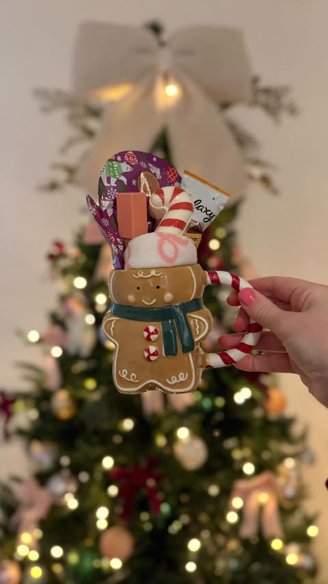 Instagram post by @loushomelife for B&M Stores. Caption reads: Mini brr baskets with @bm_stores 🎀🎄

Cutest....