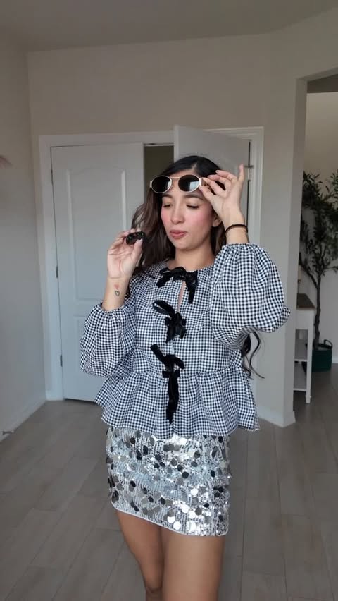 Instagram post by @josrenteria for What Do You Meme. Caption reads: El verdadero outfits para cada escenario de tu....