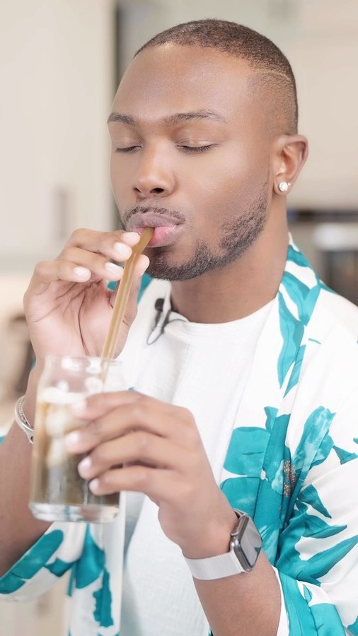 Instagram post by @therealdadsofnewyork for Amazing Grass. Caption reads: [...] a whole MOOD! 😉 My secret weapon is....