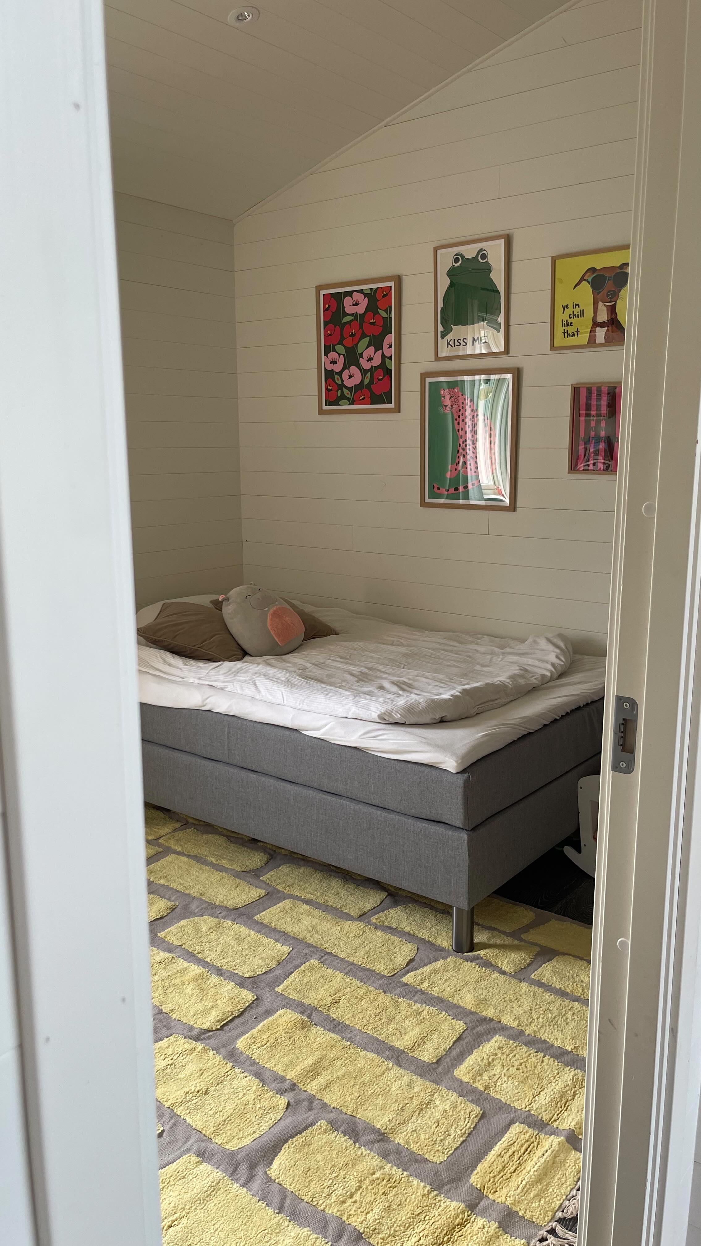 Instagram post by @annaasvensson94 for Trendcarpet. Caption reads: äntligen börjar Hedwigs rum bli färdigt! 

I....