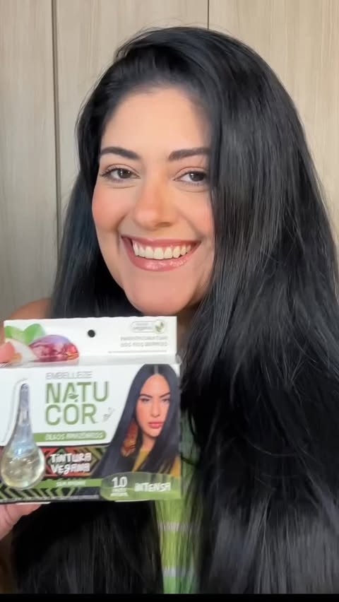 Instagram post by @natucoroficial for Embelleze. Caption reads: [...] 1.0 preto natural Compre em Embelleze.com e....