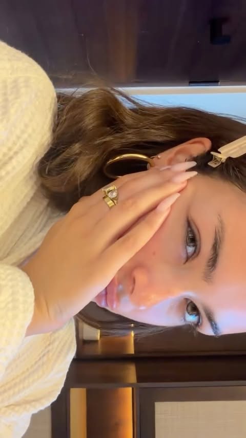 Instagram post by @oliviaphillipps for esmi Skin Minerals. Caption reads: my morning skincare routine using....