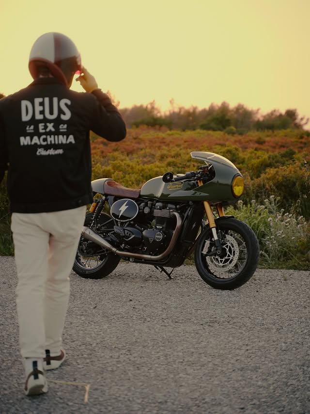 Instagram post by @puko.moto for Peak Design. Caption reads: [...] living it. 

Always guided by my @peakdesign....