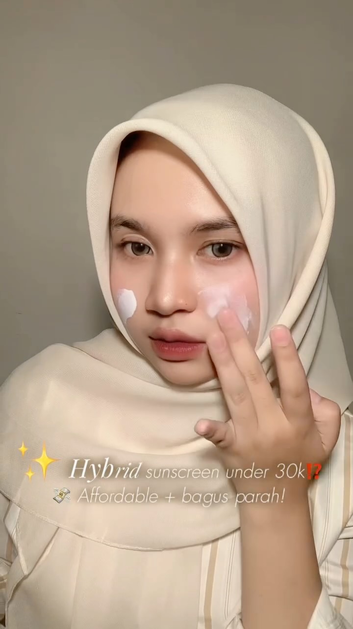 Instagram post by @rofidaa.fw_ for Glow & Lovely Indonesia. Caption reads: Morning routine won’t be complete without....