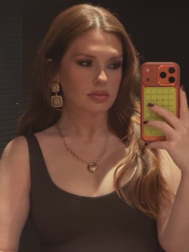 Instagram post by @gokcegosterisli for Trendyol. Caption reads: ‘25 🤎

#reklam.