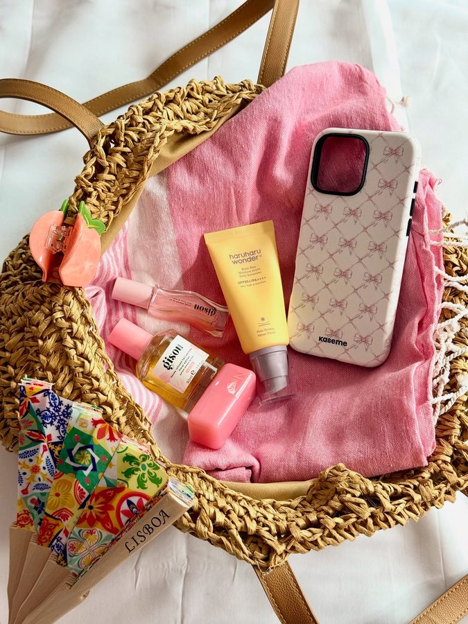 Instagram post by @bbeautypassion18 for KaseMe. Caption reads: [...] essentials 🧡🌸🎀
Especially thank you....