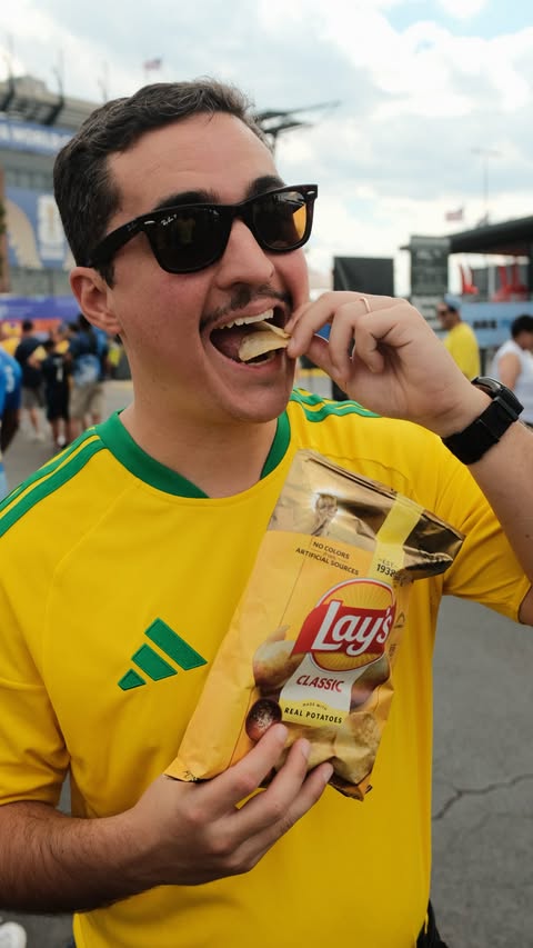 Instagram post by @danilovcarneiro for Lay’s Brasil. Caption reads: POV: você veio assistir ao jogo comigo dia de jogo....