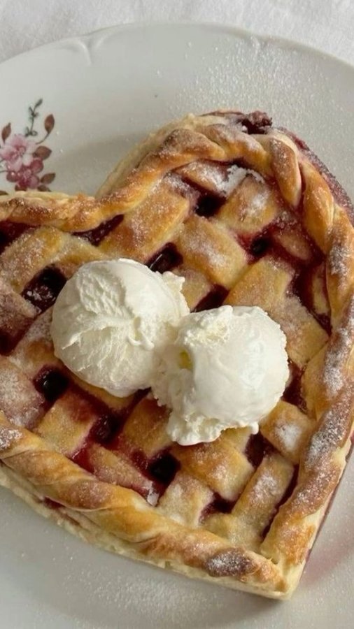 Instagram post by @afischer91 for Ole Smoky Distillery. Caption reads: A little slice of heaven. 🥧 🍎
.
.
@olesmoky is....