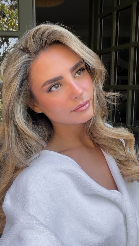 Instagram post by @leahjtaylorr for Glaze Hair. Caption reads: The perfect colour touch up between appointments....