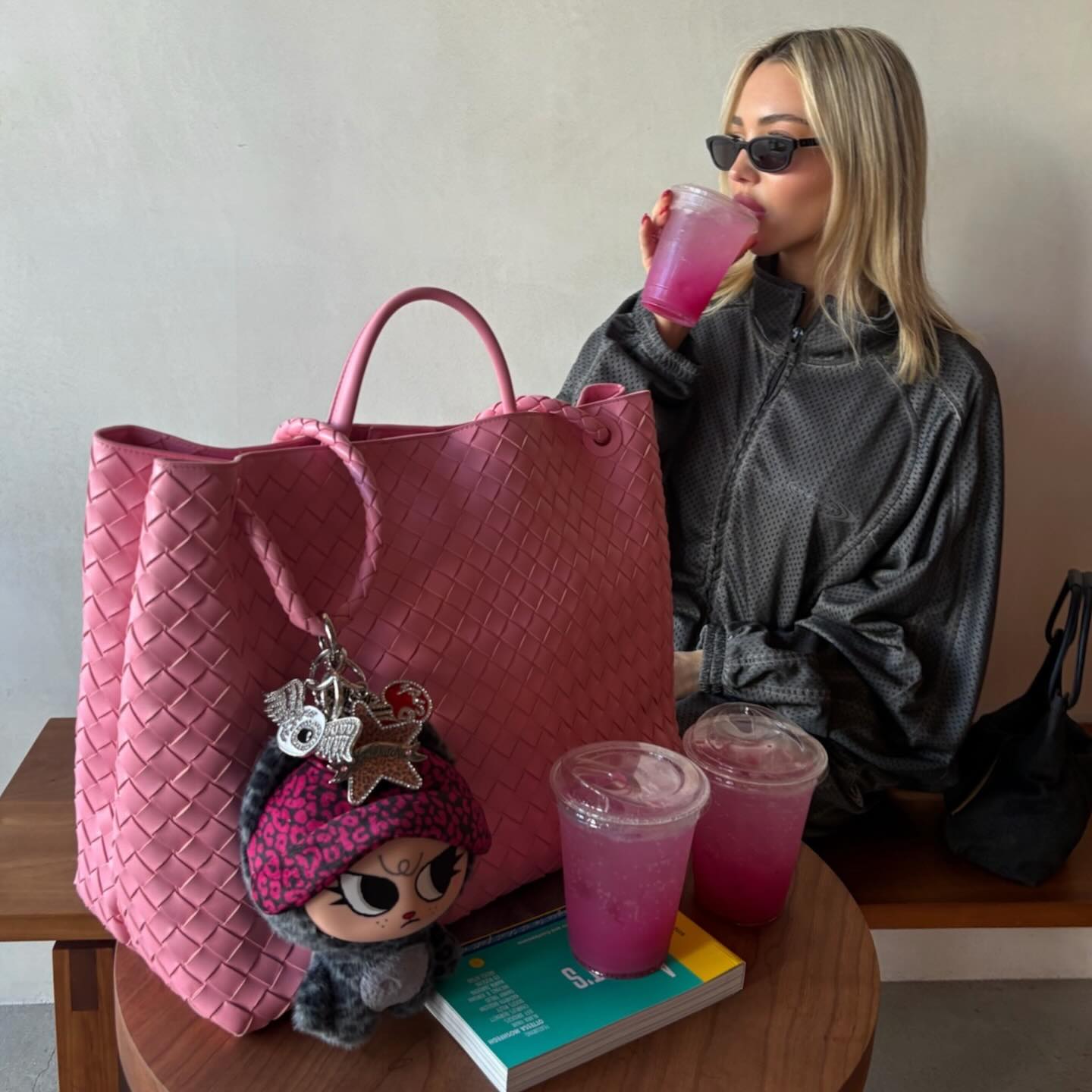 Instagram post by @alyssaantoci for Von Dutch. Caption reads: the cutest way to dress up my bags @vondutch 🩷.