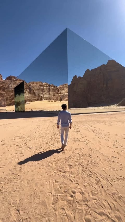 Instagram post by @rsimacourbe for Visit Saudi. Caption reads: Saudi Arabia is becoming the destination to watch.....